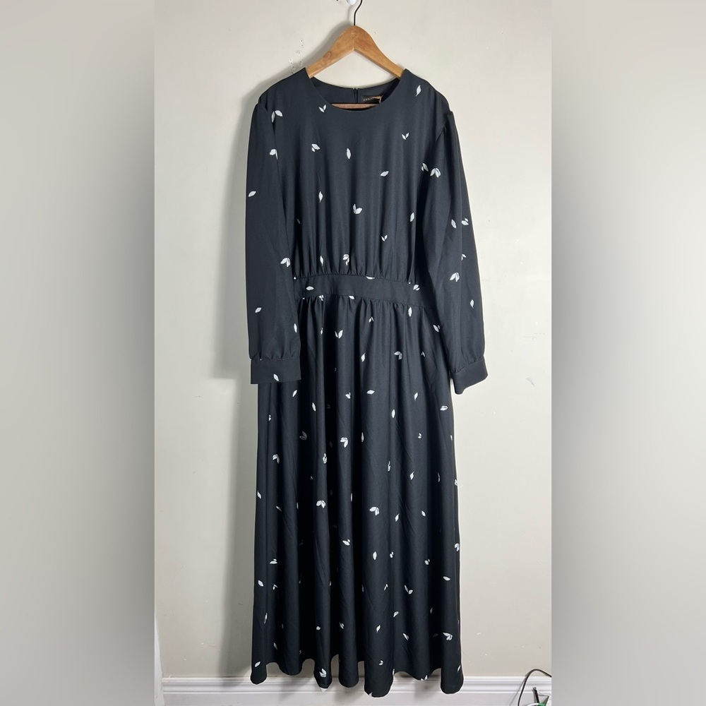 Annah Hariri Natalie Maxi Dress NWT Plus Size 22 Modest Black White Long Sleeves